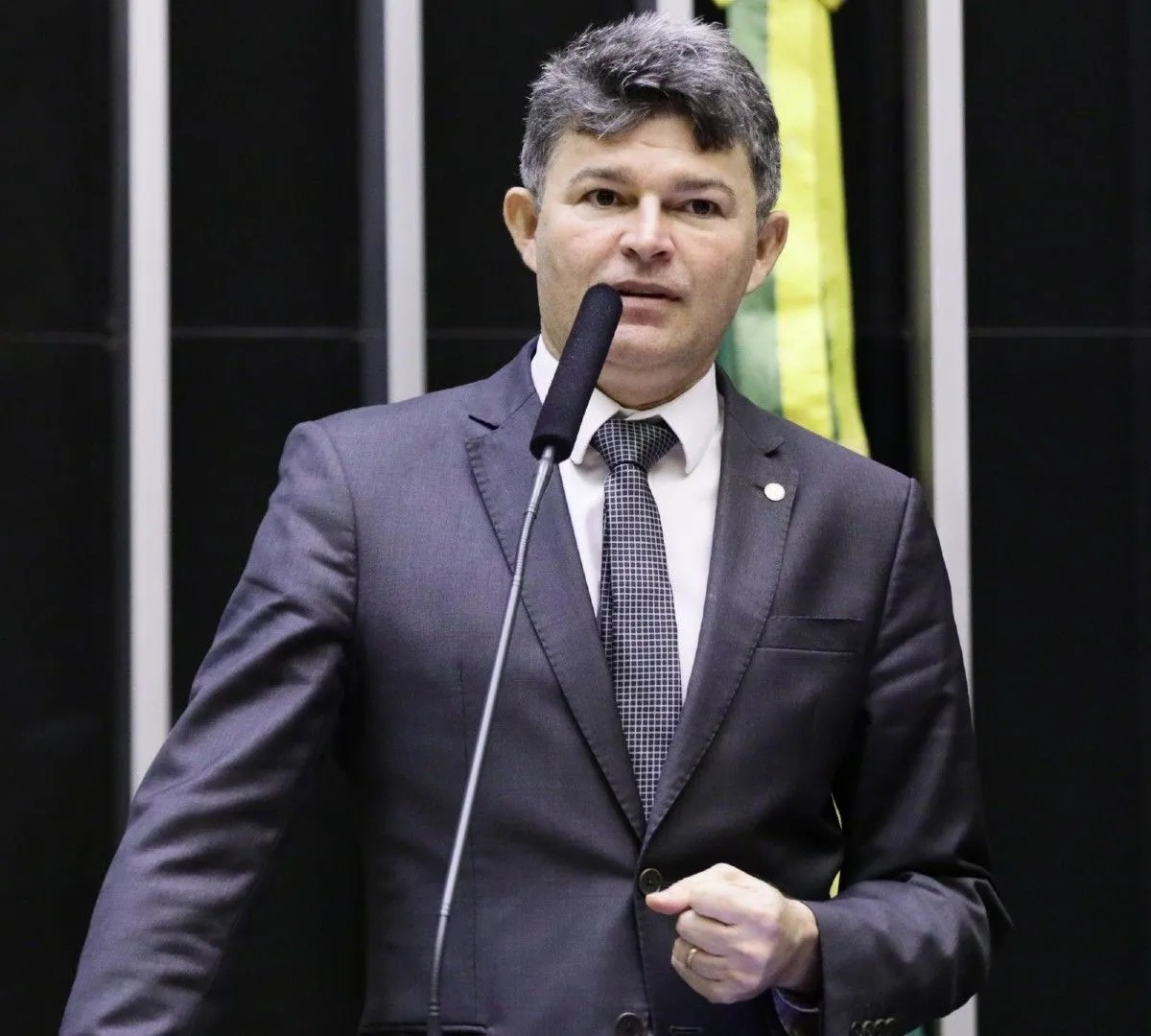 "Os bolsonaristas mereciam ser ouvidos", dispara Zé Medeiros, sobre aliança com o MDB
