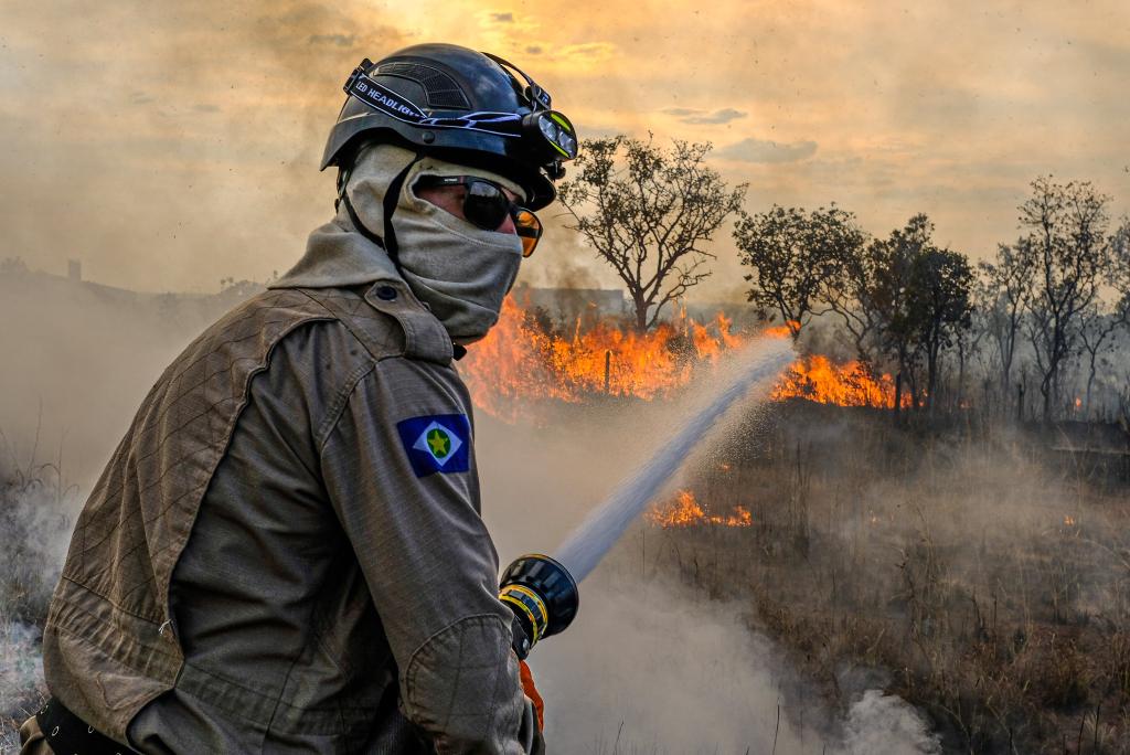 Corpo de Bombeiros combate cinco incêndios florestais nesta quarta-feira (5)