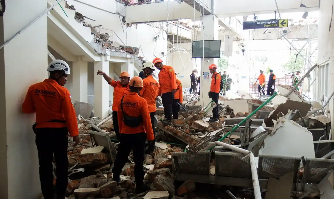 Terremoto de magnitude 7,7 deixa pelo menos 47 mortos na Indonésia